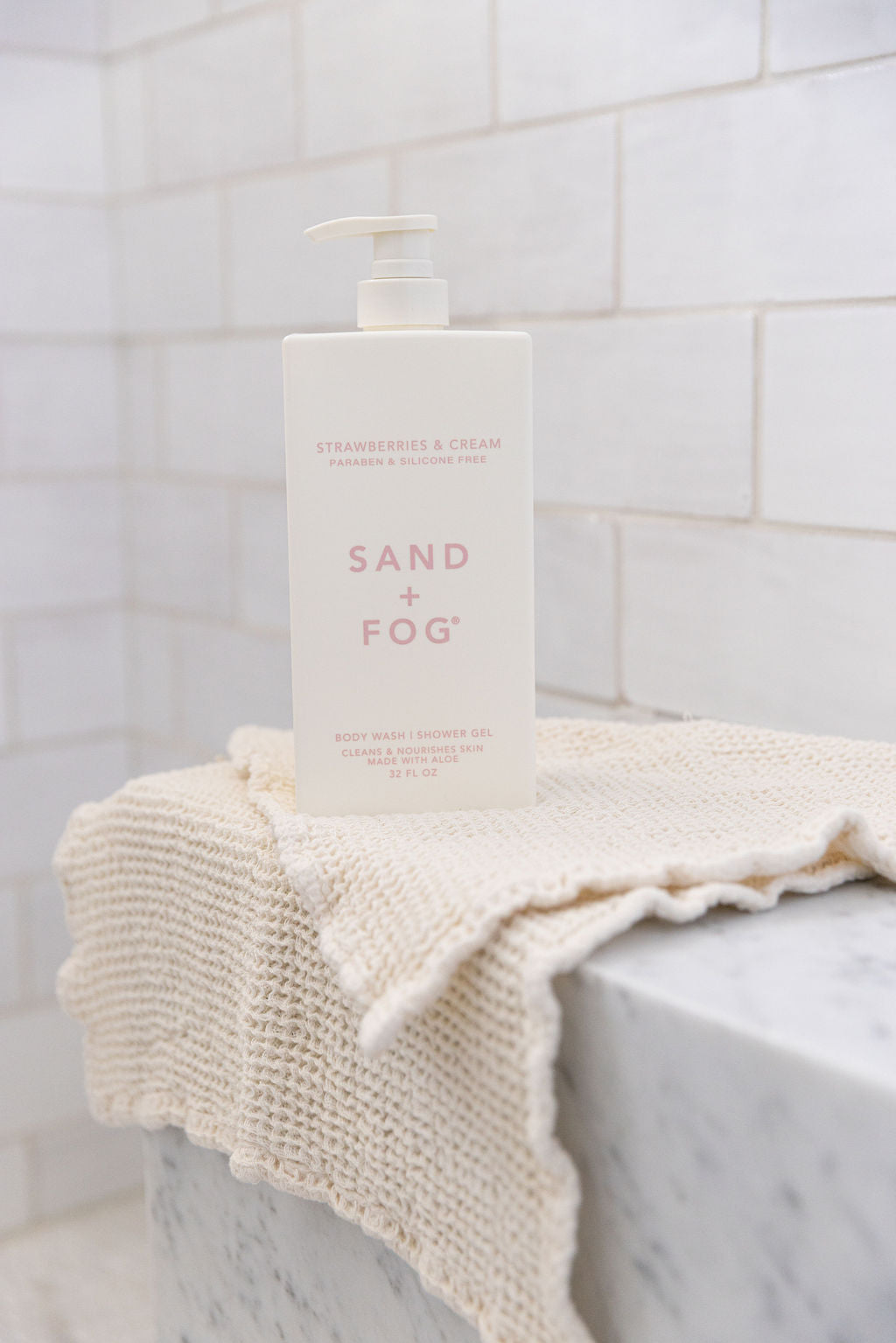 Refreshing Strawberries & Cream 32 oz Body Wash
